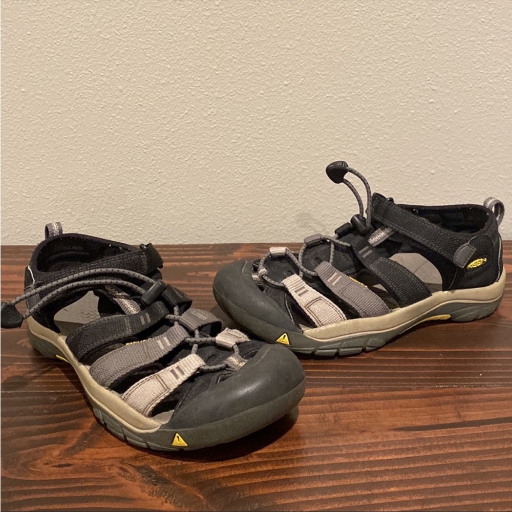 Keen hiking waterproof outdoor sandals Bungee Kids size: 4